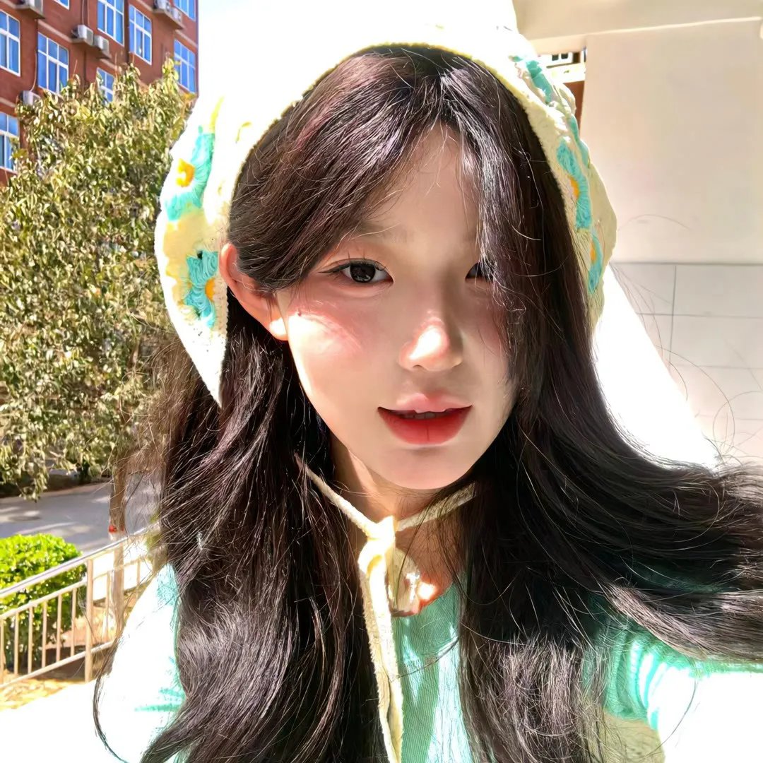 圆月映花都